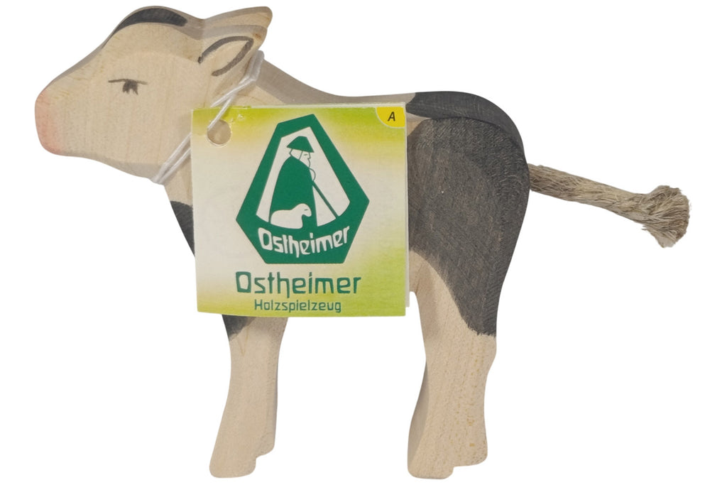 Ostheimer Kalb schwarz gefleckt stehend