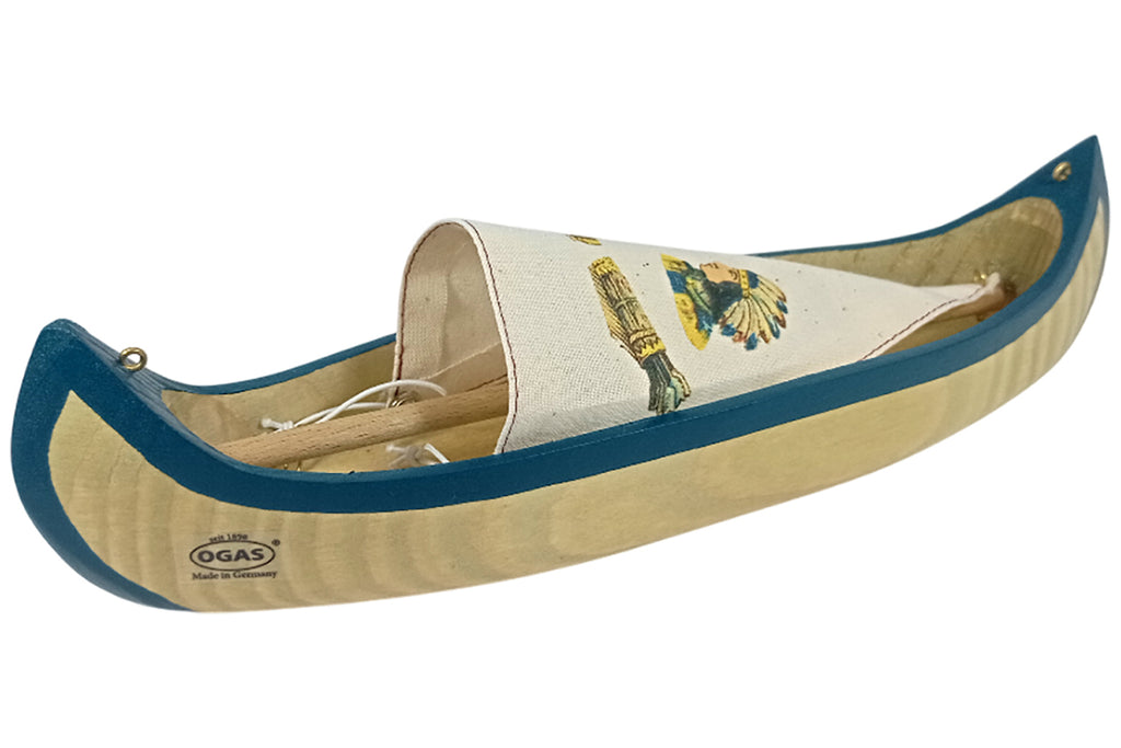 Ogas Indianerboot mit Segel hell