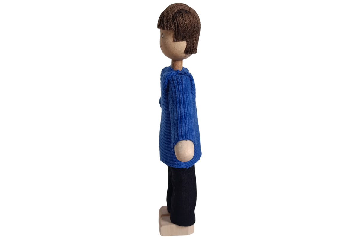 Anne Krebs Miniatur Puppe Vater, Pullover blau, Hose schwarz, Haare braun
