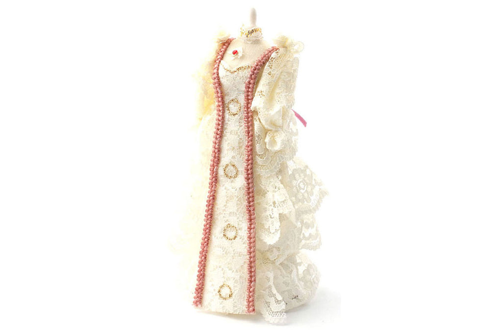 Dolls House Miniatur Brautkleid auf Mannequin