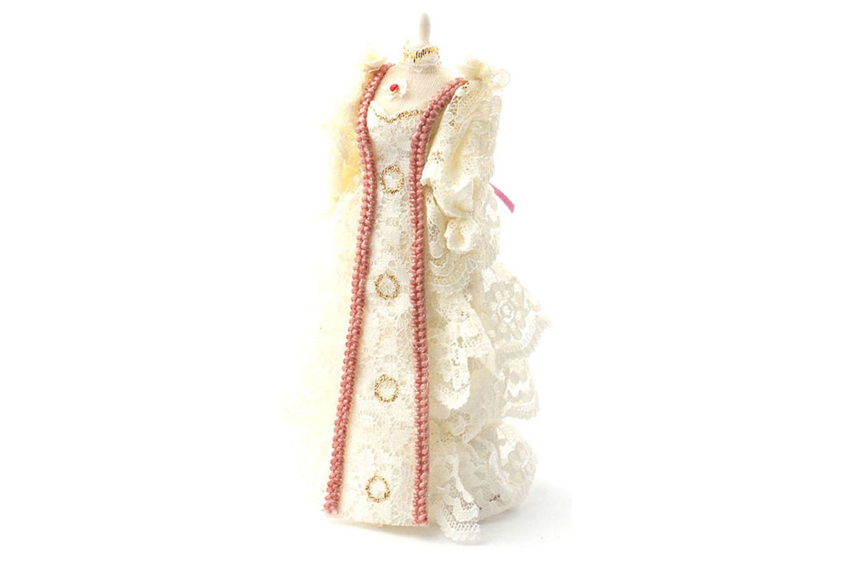 Dolls House Miniatur Brautkleid auf Mannequin