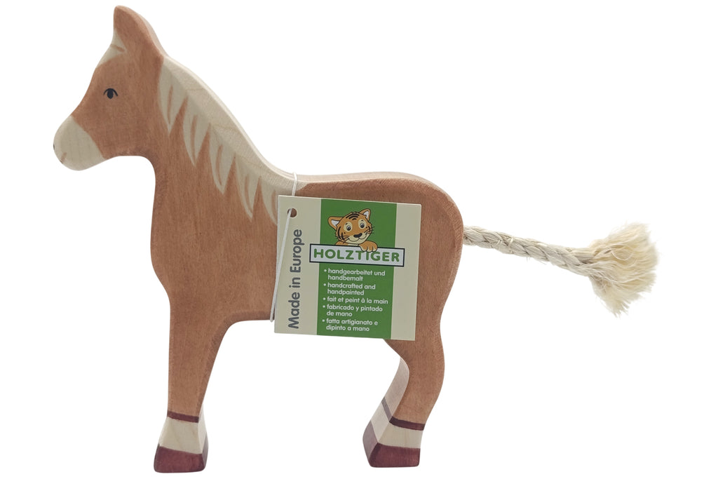 Holztiger Pferd hellbraun stehend