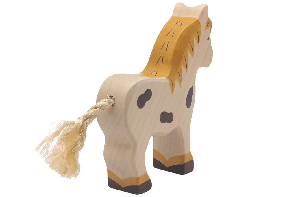 Holztiger Pony stehend