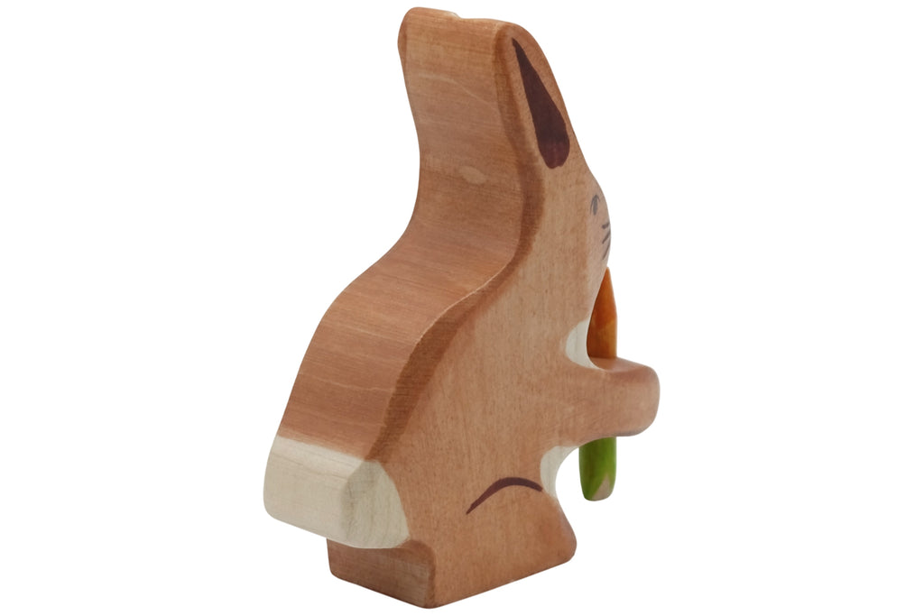 Holztiger Hase mit Karotte