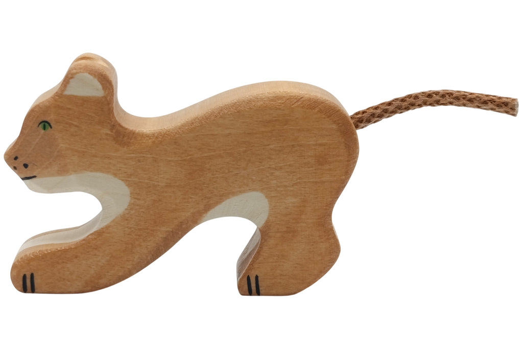 Holztiger Löwe klein spielend