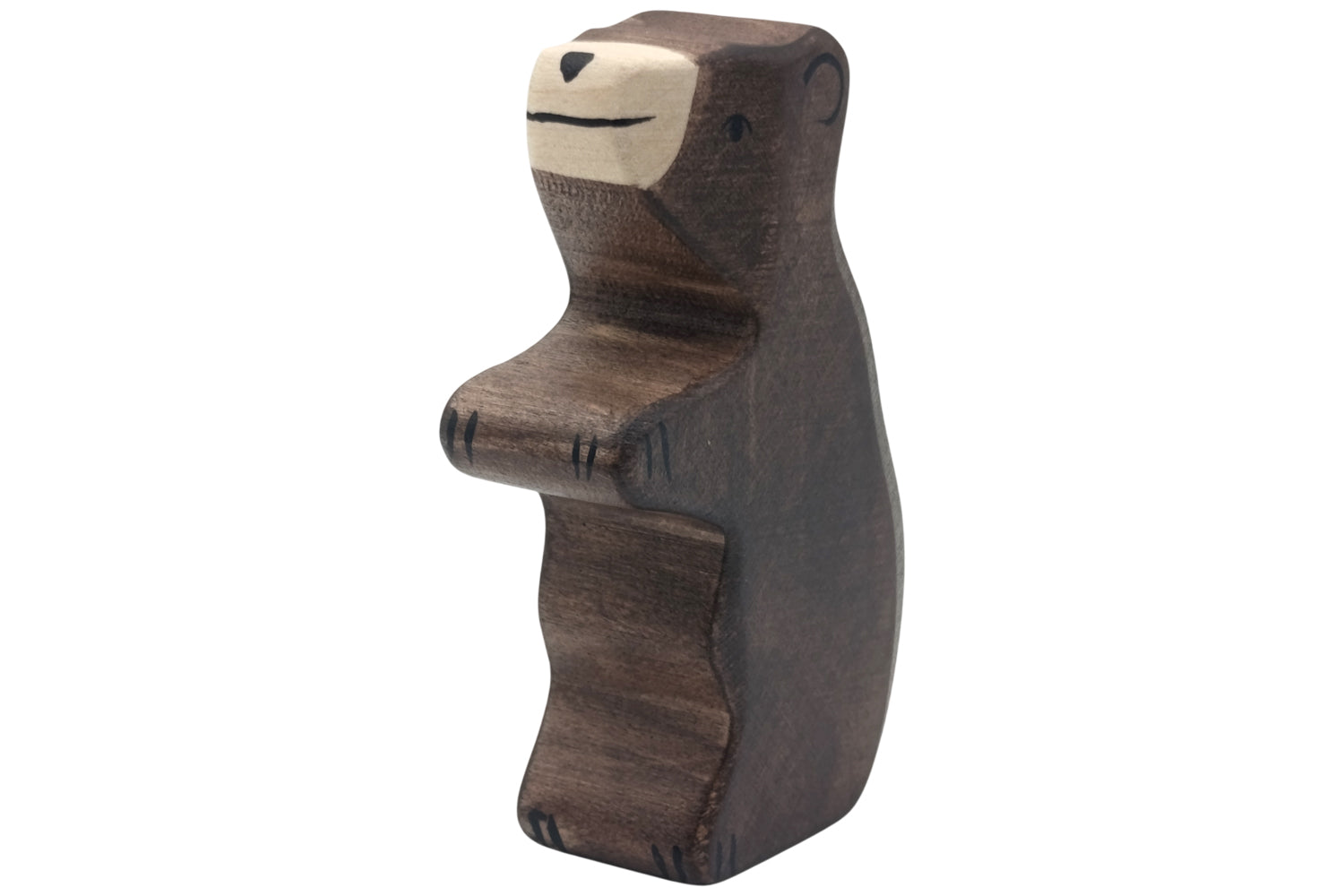 Holztiger Braunbär klein sitzend