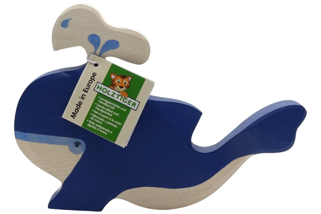 Holztiger Blauwal mit Wasserfontäne