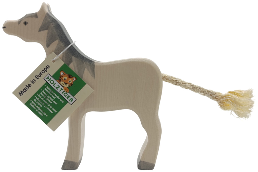 Holztiger Pferd stehend mit graue Mähne