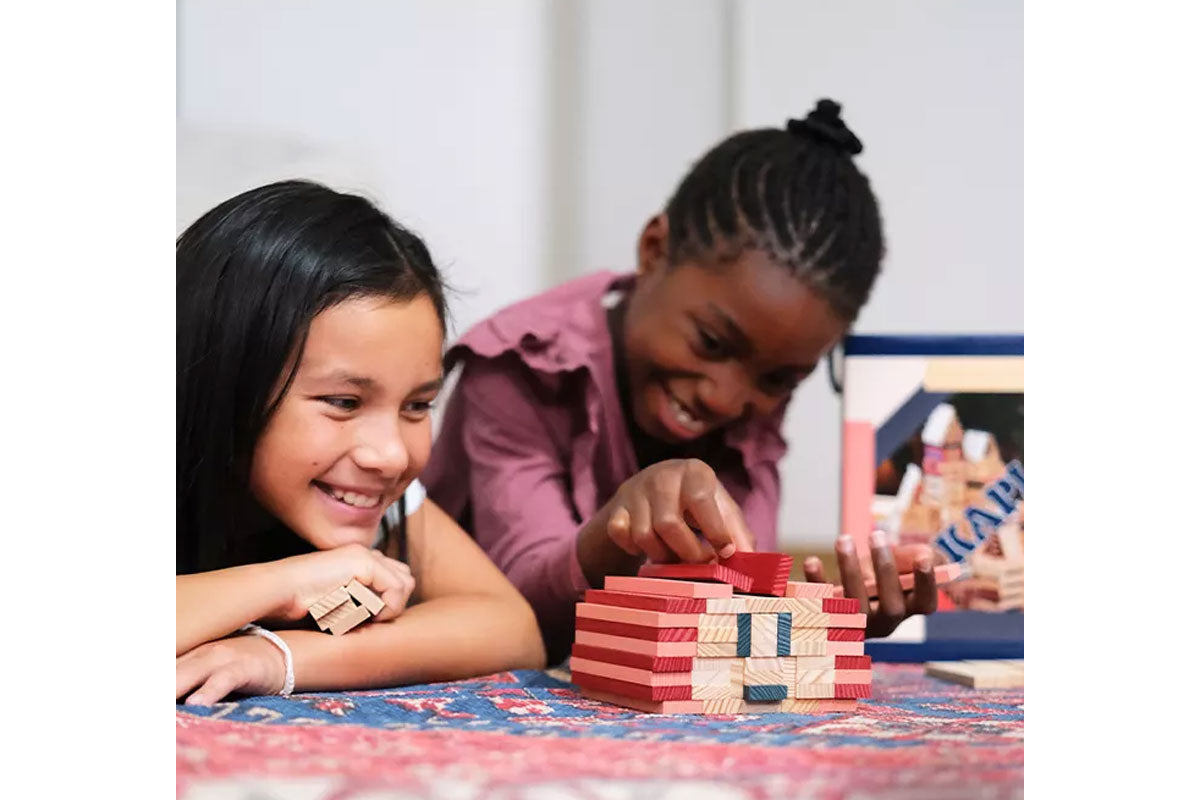 Boîte KAPLA de 120 feuilles naturelles rouges, roses et bleu foncé