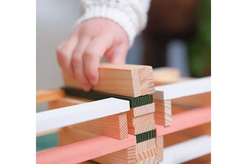 Boîte KAPLA de 200 pièces, printemps, naturel, vert foncé, blanc, rose