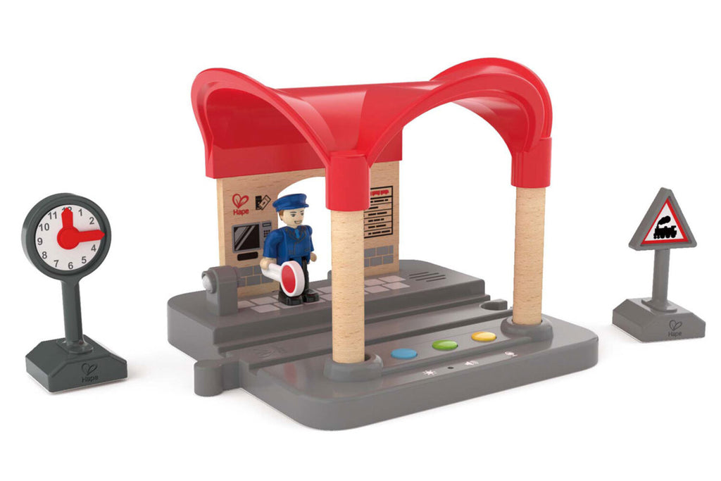 Hape Bahnhof mit Durchsagefunktion