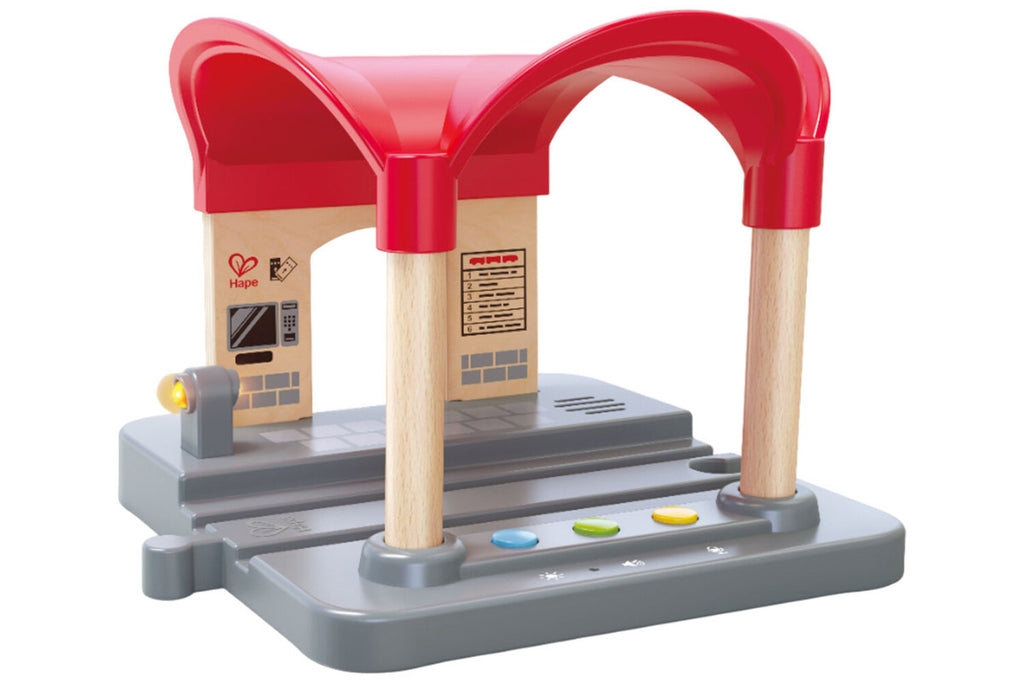 Hape Bahnhof mit Durchsagefunktion